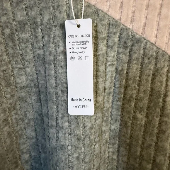 Colorblock Ribbed Sweater - Picture 4 of 5